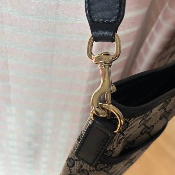 Gucci GG Supreme Sherry Line Messenger Bag - Picture 11 of 16